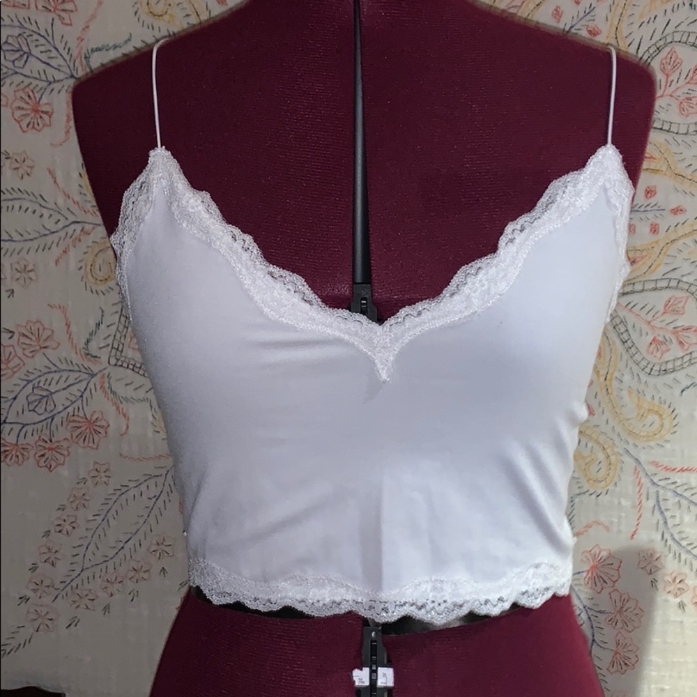 stretchy thin-strapped cropped tank